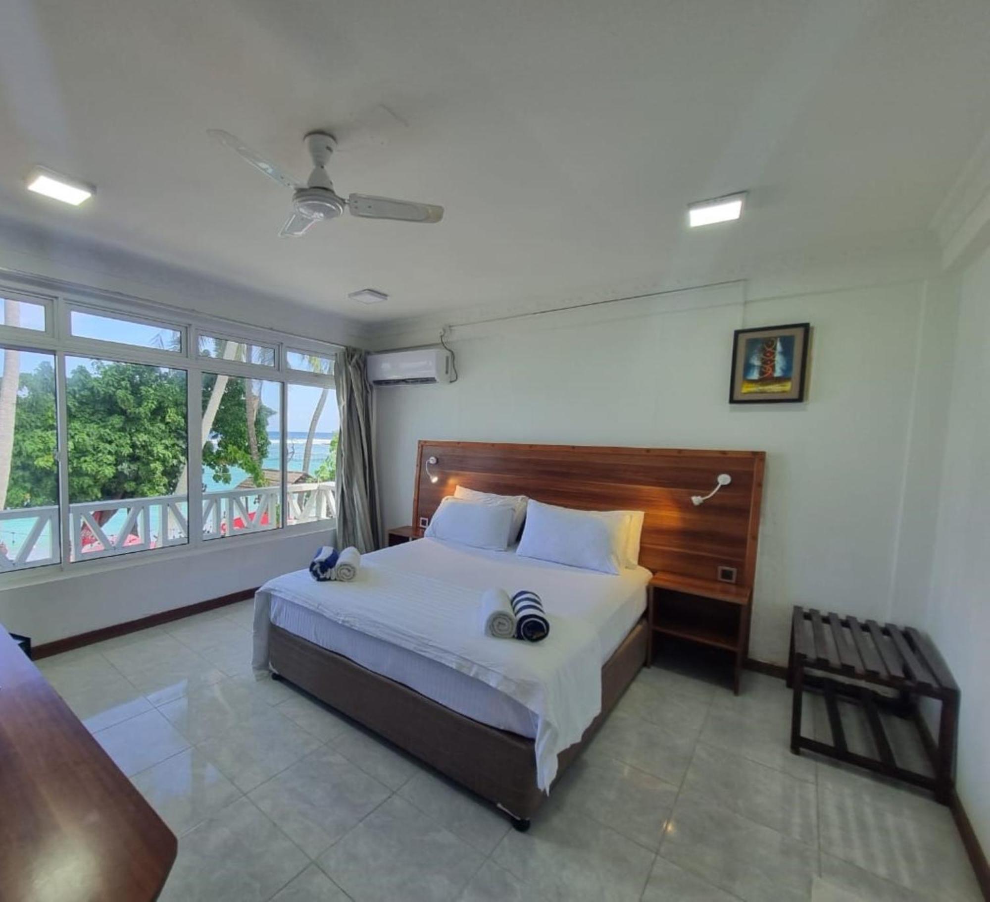 Batuta Maldives Surf View Hotel Thulusdhoo Exterior foto